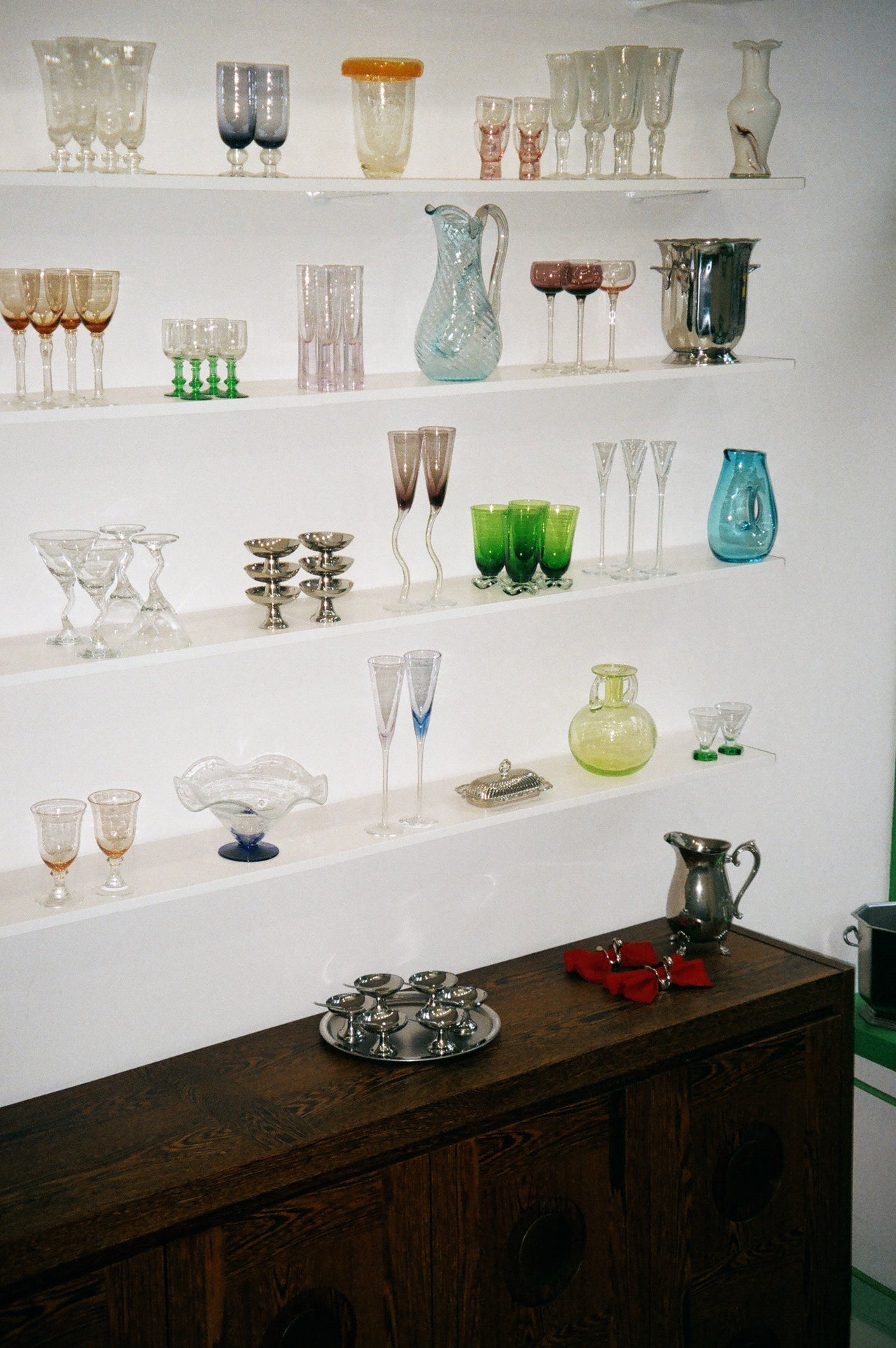 White marbled glass vase
