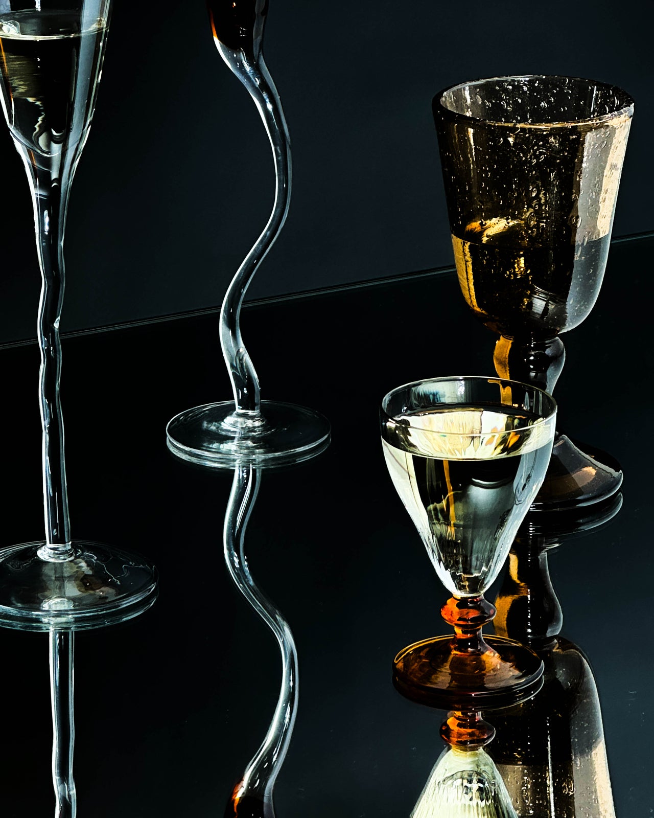 Set of 4 amber bubble wine glasses