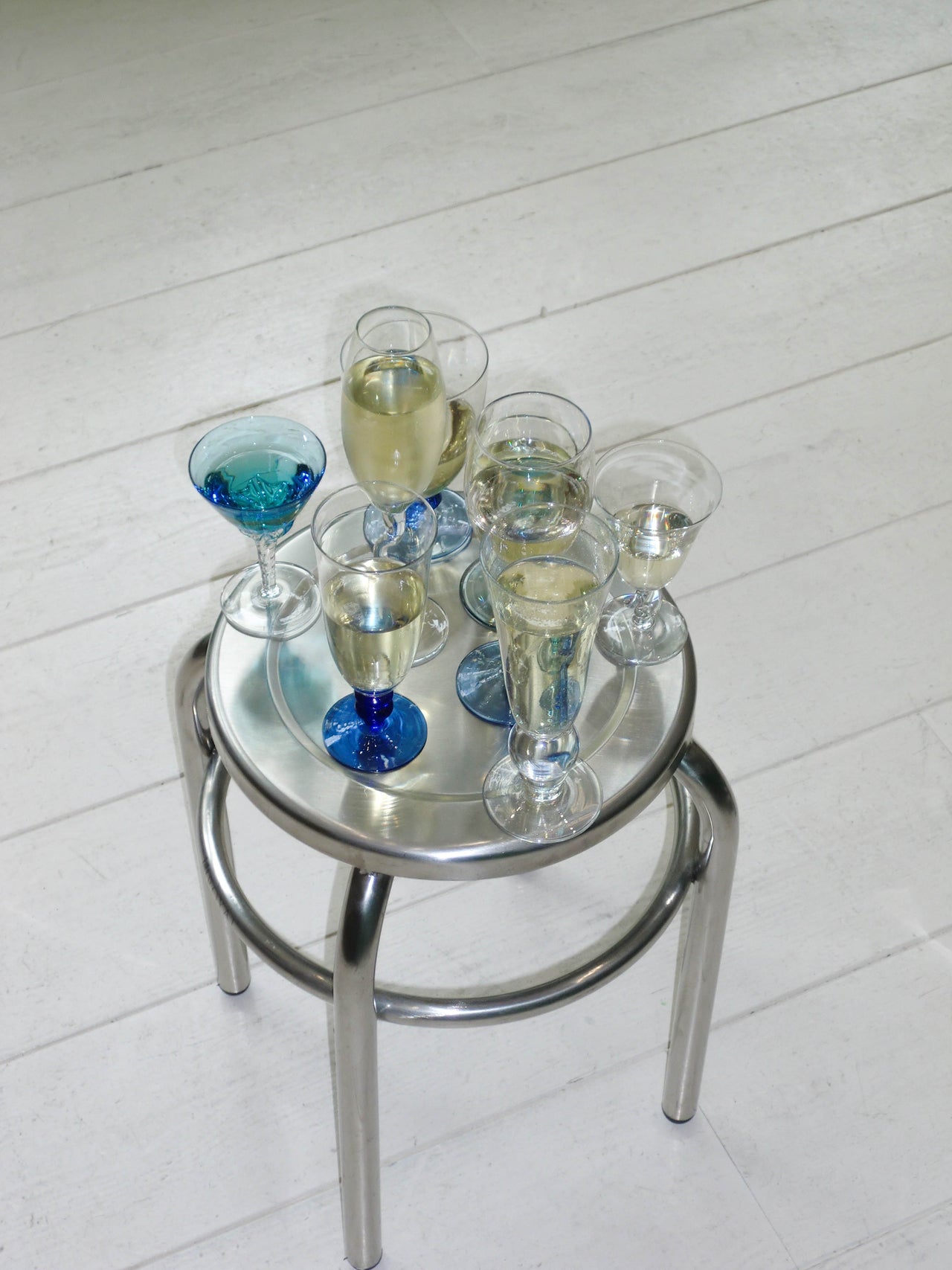 Set of 2 blue base flutes