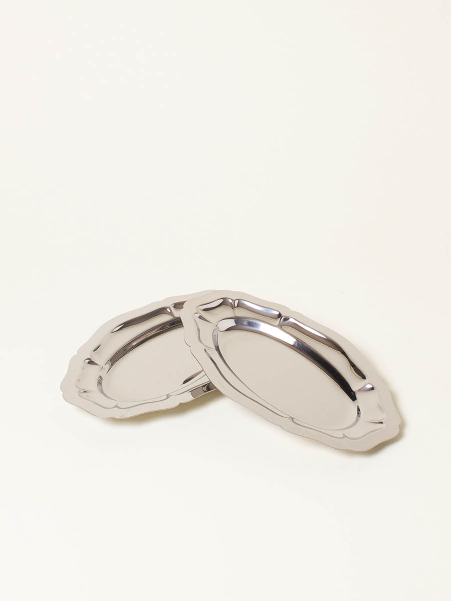 Set of 2 small silver plates