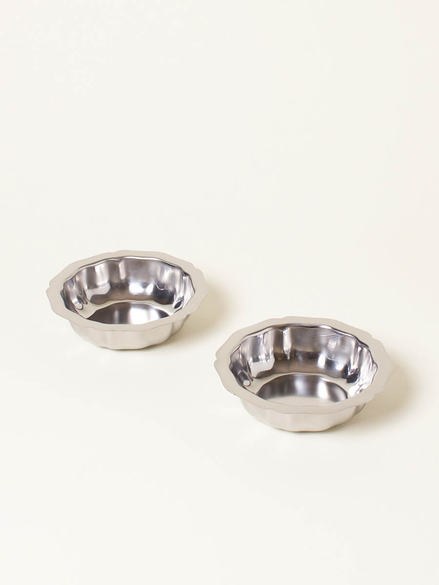Set of 2 small silver bowls