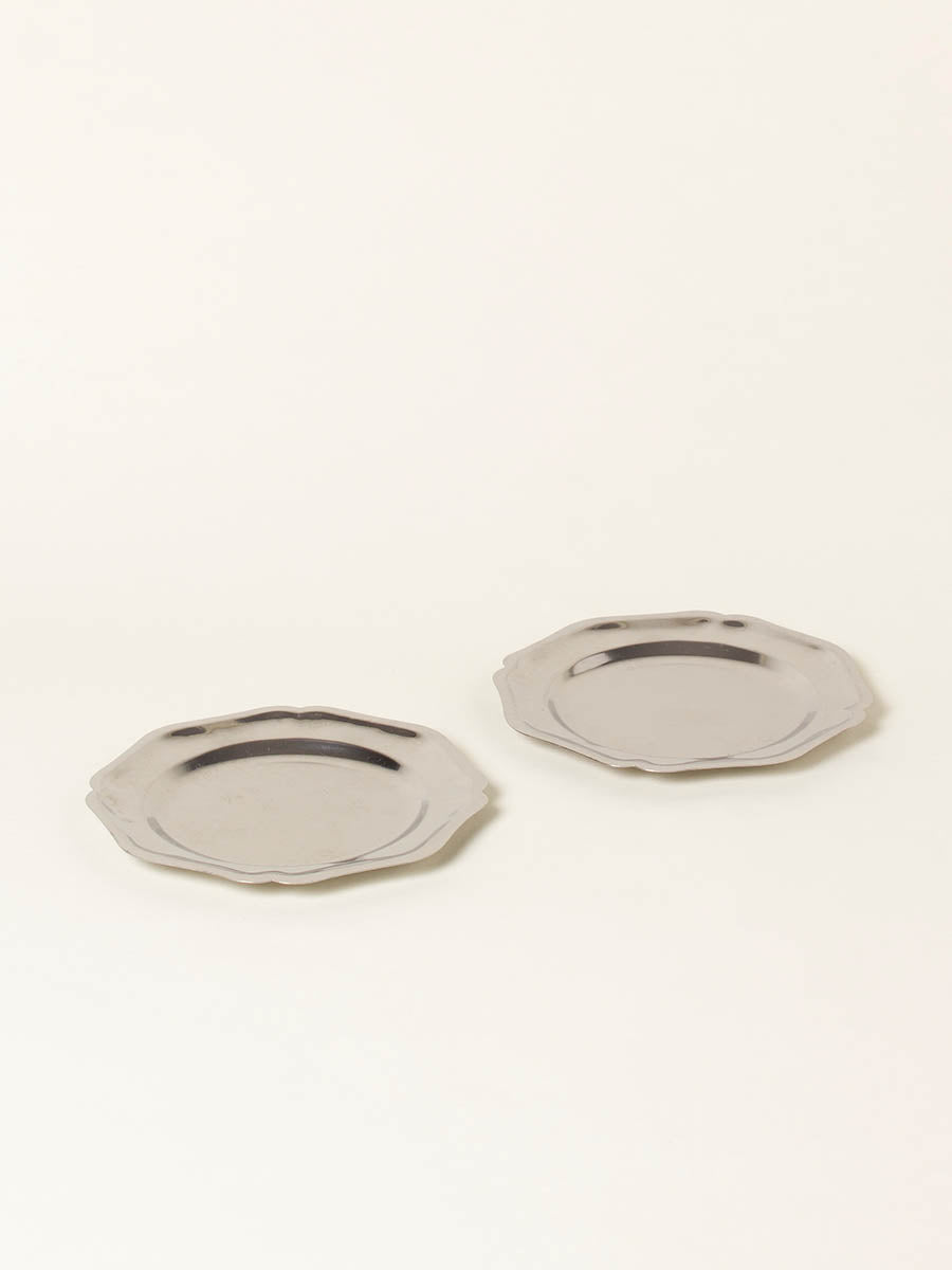 Set of 2 small silver plates