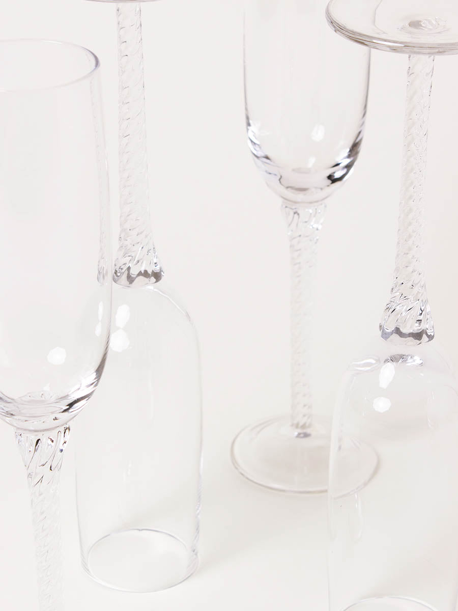 Set of 4 clear flutes