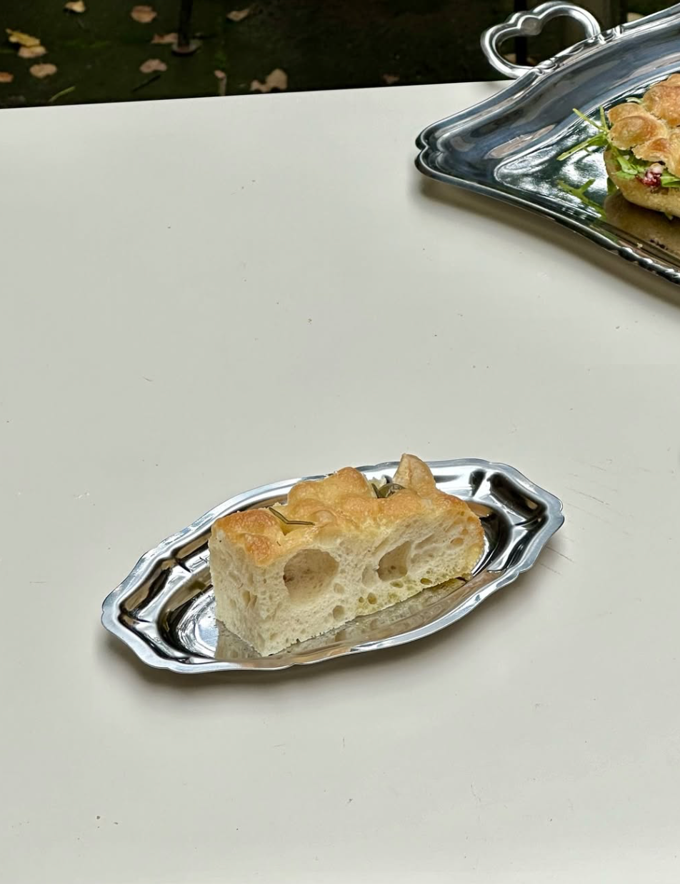 Set of 2 small silver plates