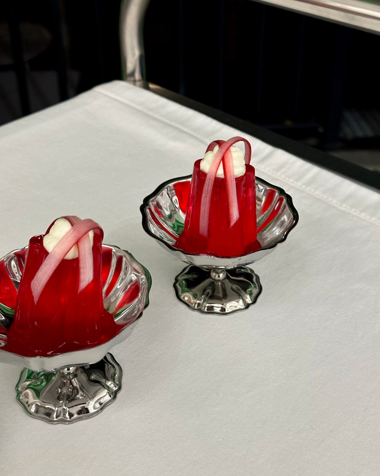 Set of 2 low silver coupes