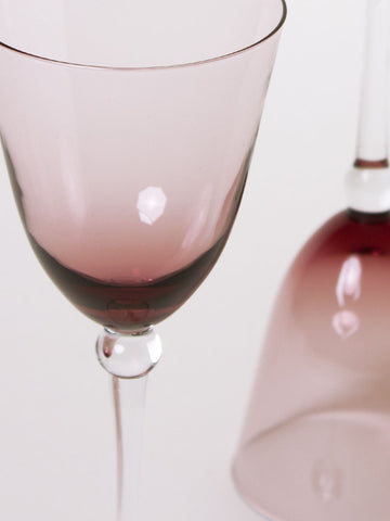 Set of 2 burgundy wine glasses