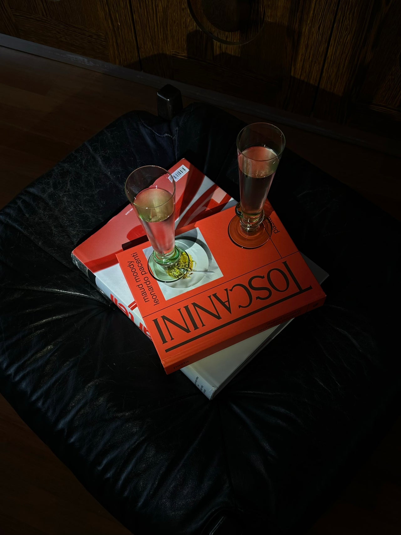 Set of 4 green swirl flutes