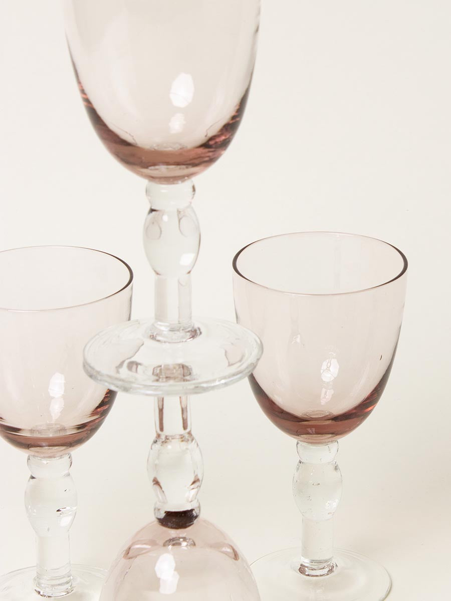 Set of 4 soft purple wine glasses