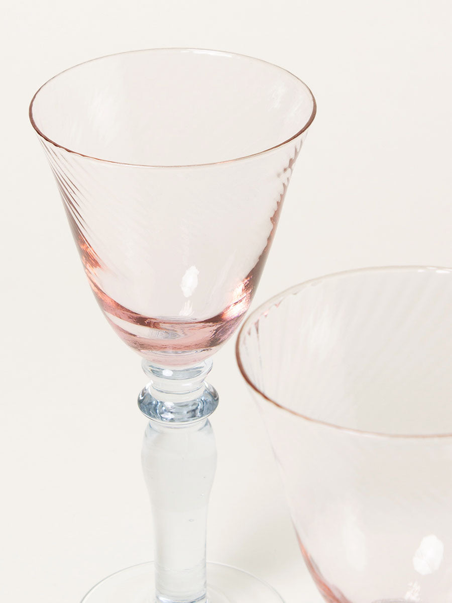 Set of 2 pink wine glasses