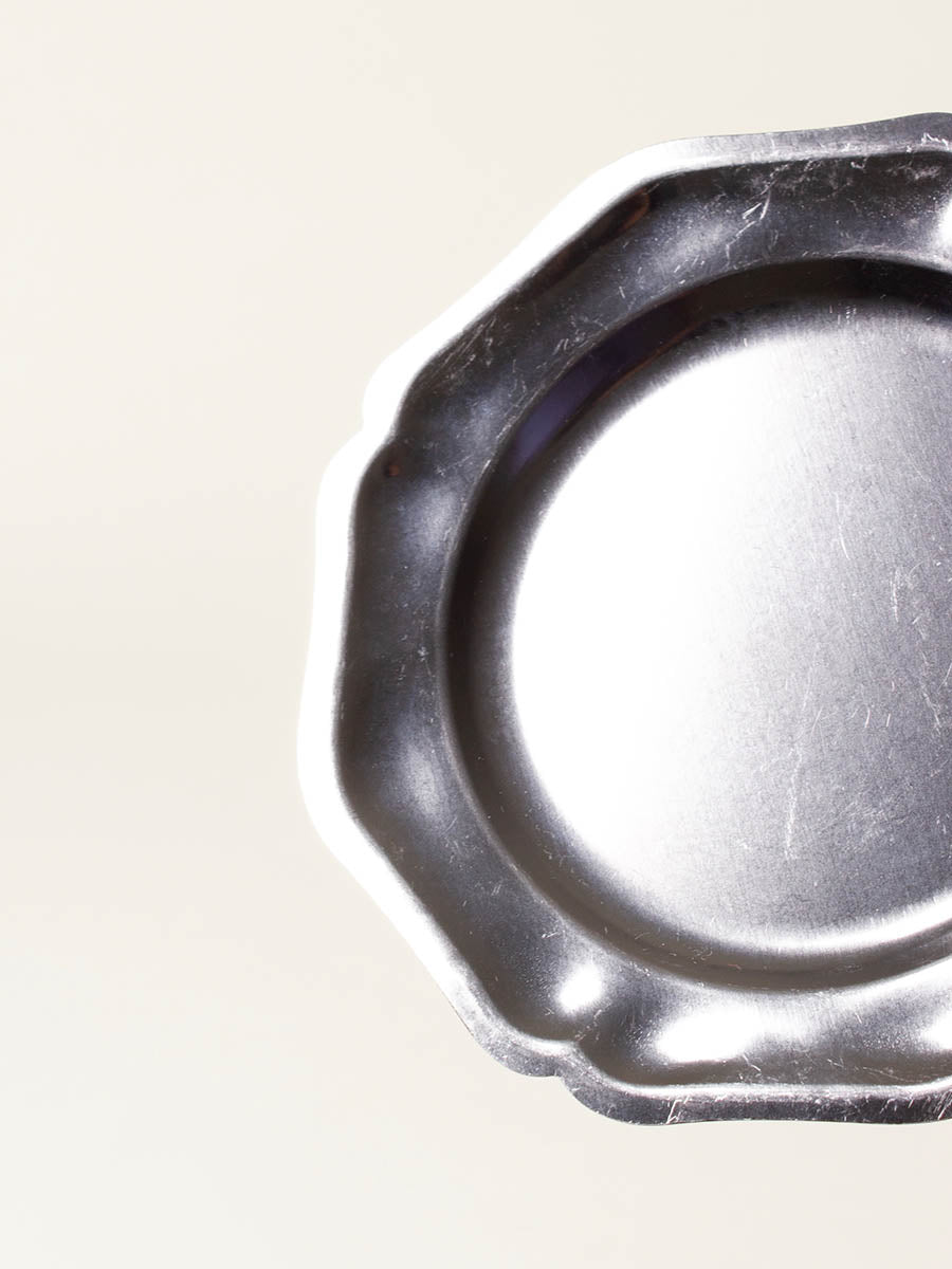 Set of 2 small silver plates