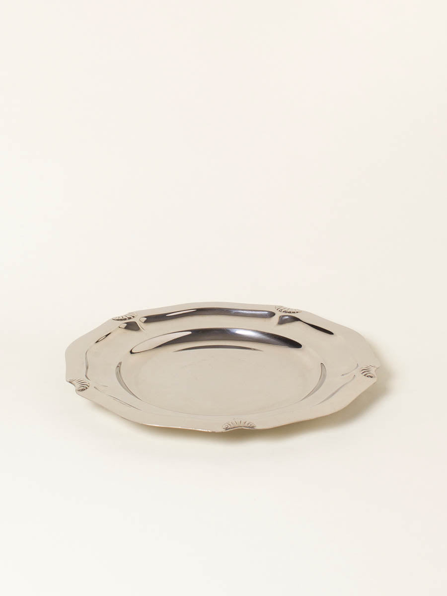 Silver round plate with shells