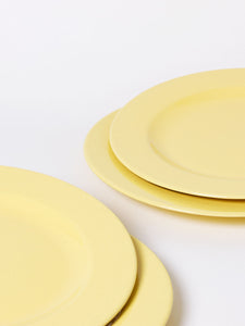 Set of 4 soft yellow dinner plates