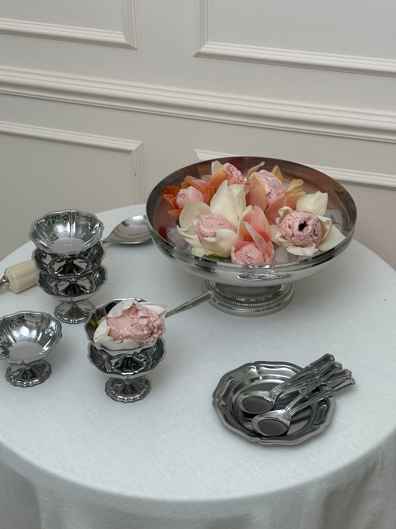 Set of 6 silver coupes with spoons