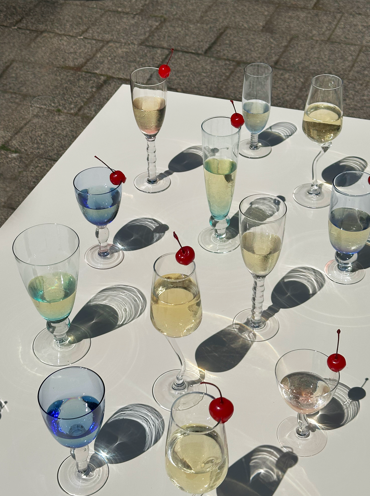 Set of 4 blue flutes